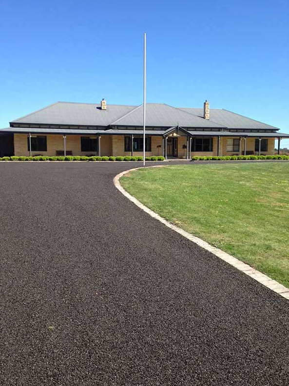 This is a photo of an asphalt driveway which has been installed by Albury Road Tech
